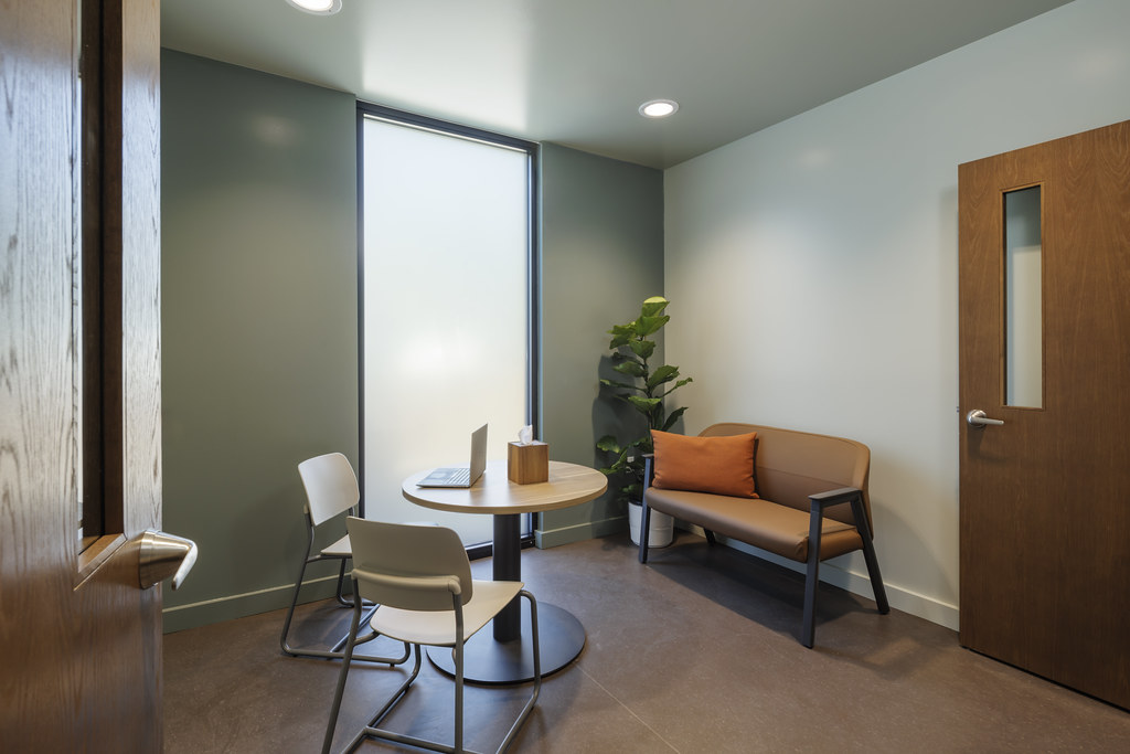 A small meeting room with a couch and chairs at the Benton County Crisis Center.